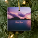 Ornamento De Cerâmica Bora Bora Suset Island Beach<br><div class="desc">Lindo pôr do sol rosa e roxo na ilha de Bora Bora,  ilha do Pacífico Sul na Polinésia Francesa. Este destino de praia de férias é o céu puro.</div>