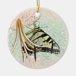 Ornamento De Cerâmica Borboleta Tiger Swallowtail no Boné de Turk Lily