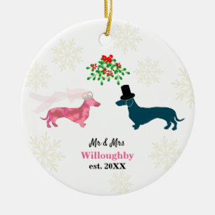 Ornamento De Cerâmica Cães Engraçados Mistletoe Newlyweds Guardam o Na