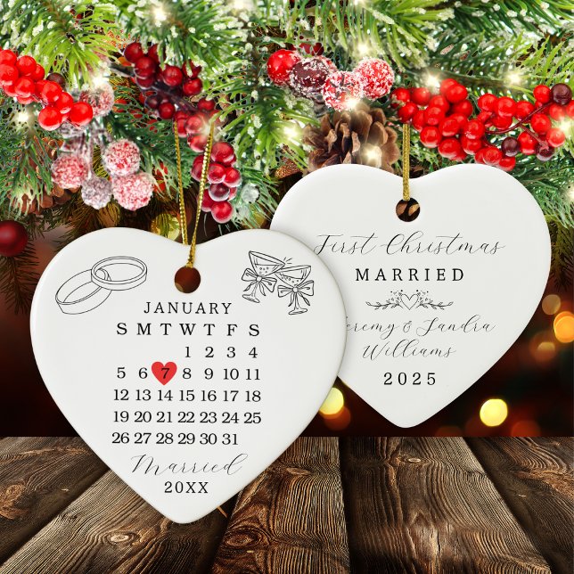 Ornamento De Cerâmica Calendário de Data de Casamento Personalizado Nata (Custom Wedding Date Calendar Heart Christmas Ceramic Ornament
)