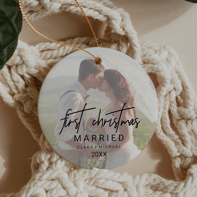 Ornamento De Cerâmica Caligrafia Whimsical Desbotou Foto Casada (Whimsical Calligraphy Faded Photo Married Ceramic Ornament)