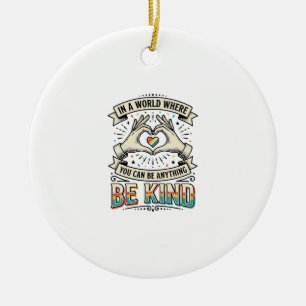Ornamento De Cerâmica Camiseta Vintage Desenho Coração Arco-Íris Mãos Se