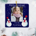 Ornamento De Cerâmica Cartão de Natal Personalizado de Foto Snowman<br><div class="desc">Um adorável enfeite personalizado de natal com um design feliz boneco de neve. Basta adicionar sua foto e texto para criar uma decoração de árvore única perfeita para dar à família e aos amigos.</div>