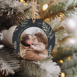 Ornamento De Cerâmica Carvão | Winter Laurel Photo<br><div class="desc">Um design de ornamento de Natal elegante e chico com uma foto favorita em cada lado,  em um único layout arquivado,  embelezado com folhagem botânica finamente detalhada. Personalize estes ornamentos bonitos e festivos com o seu nome familiar e o ano para uma adição memorável à sua árvore de Natal.</div>