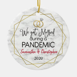 Ornamento De Cerâmica Casados Durante Um Natal Pandêmico Juntos