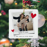 Ornamento De Cerâmica Casais adoram o namorando online First Swipe<br><div class="desc">Bonito presente personalizado engraçado para um casal que se conheceu através do namorando online! A design apresenta uma fotografia dos pombinhos com o texto "Foi amor no primeiro mergulho!",  seus nomes e um casal de corações vermelhos. A design é repetida em ambos os lados do enfeites de natal.</div>