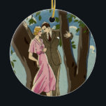 Ornamento De Cerâmica Casal do Vintage Art Deco Love and Romance Newlywe<br><div class="desc">Vintage ilustration love and romance design com um elegante casal no amor. A senhora está vestindo um vestido rosa adorável e o homem é bonito em um terno. Eles estão parados por algumas árvores que apreciam a natureza numa manhã de outono bem apertada.</div>