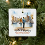 Ornamento De Cerâmica Casal em Amsterdam Netherlands Watercolor Viagem<br><div class="desc">Casal nos Países Baixos de Amesterdã | Ornamento cerâmico por Viagem de Aquarelas. Personalize com seu próprio texto. Este é mais um Design original de 100% de Hamster. #TravelSouvenirCerâmicaOrnaments,  #HandmadeCerâmicaTravelKeepsakes,  #DestinationThemedCerâmicaOrnaments,  #CerâmicaOrnamentsForTravelLovers,  #UniqueTravelGiftOrnaments,  #CustomTravelCeramics,  #TravelInspirouCerâmicaDecorations,  #WorldTravelCerâmica Coletivos,  #CerâmicaOrnamentsForTravelers,  #PersonalisedTravelCerâmicaOrnaments</div>