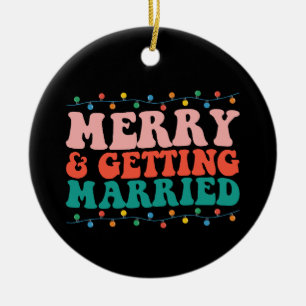 Ornamento De Cerâmica Casal Feliz e Prestes a se Casar Natal Groovy