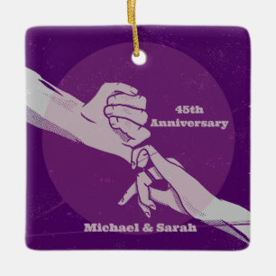 Ornamento De Cerâmica Casal romântico de aniversário de cliente de mãos