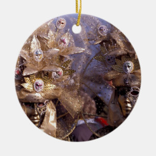 Ornamento De Cerâmica Casal Venetian com os trajes dourados do carnaval
