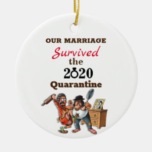 Ornamento De Cerâmica Casamento de Cartoon Engraçado Casal 2020 Quarent