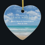 Ornamento De Cerâmica Casamento de praia (personalizável)<br><div class="desc">Clique em "Personalizar" para inserir seus nomes,  o local e a data do seu casamento.</div>