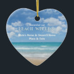 Ornamento De Cerâmica Casamento de praia (personalizável)<br><div class="desc">Clique em "Personalizar" para inserir seus nomes,  o local e a data do seu casamento.</div>