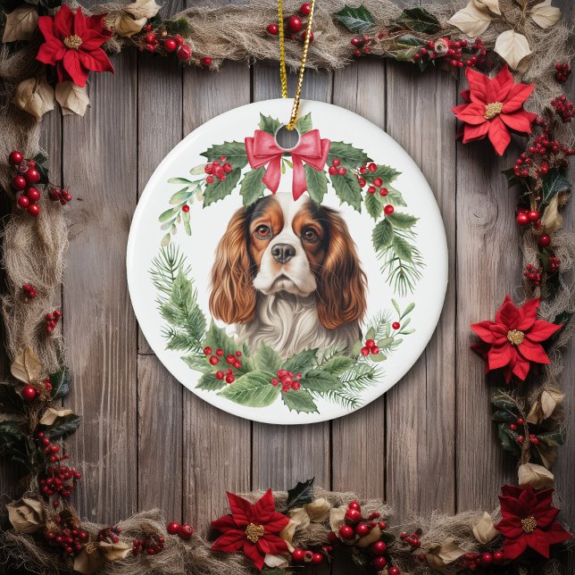 Ornamento De Cerâmica Cavalier King Charles Spaniel Red Arco Holly Wreat (Criador carregado)