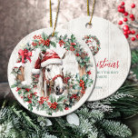 Ornamento De Cerâmica Cavalo branco cinza de Natal madeira de morango<br><div class="desc">Enfeites de natal com uma bela cinza,  cavalo branco de cor na sanfona de Natal e na coroa de morango com fundo vestido de madeira branca. Cavalo personalizado,  animal,  Enfeites de natal equestre (texto atrás).</div>