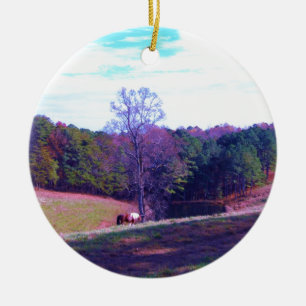 Ornamento De Cerâmica Cavalo distante em um campo roxo