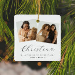 Ornamento De Cerâmica Chic 3 Foto Você Será Minha Porta-Malas.<br><div class="desc">Clássico, elegante e simples Enfeites de natal de 3 Fotografias da Bridesmaid - Peça a sua irmã, Bestis ou Neice para ser sua dama de honra no seu casamento! Todo texto é facilmente personalizado usando o modelo fornecido. A pequena e bonita cor cardíaca pode ser alterada para se adequar ao...</div>