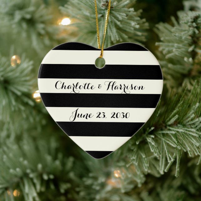 Ornamento De Cerâmica Chic black ivory stripes nomes de script Natal (Árvore)