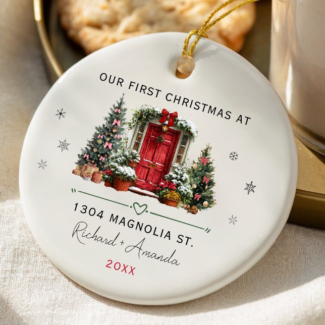 Ornamento De Cerâmica Chic First Christmas at our new home address door (Criador carregado)