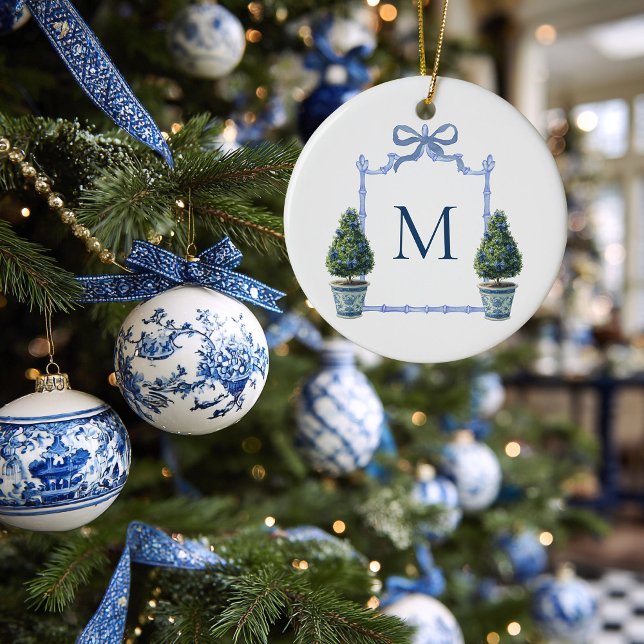 Ornamento De Cerâmica Chinoiserie Topiary Monogramed Crest Natal (Chinoiserie Topiary Tree Monogrammed Christmas Ornament)
