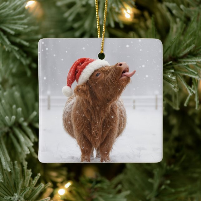Ornamento De Cerâmica Christmas Highland Cow Catching Snowflakes (Árvore)