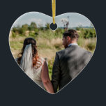 Ornamento De Cerâmica Citação de Foto do casal Que Você Tem Ao Lado Do C<br><div class="desc">Um ornamento em forma cardíaca com romance em mente para qualquer época do ano! Troque facilmente a sua foto favorita de vocês dois na frente e atrás das palavras adoráveis Não importa aonde vão É quem você tem ao seu lado. Você pode personalizar as palavras se desejar, bem como alterar...</div>