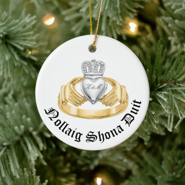 Ornamento De Cerâmica Claddagh Irlandês Personalizado - Nollaig Shona Du (Árvore)