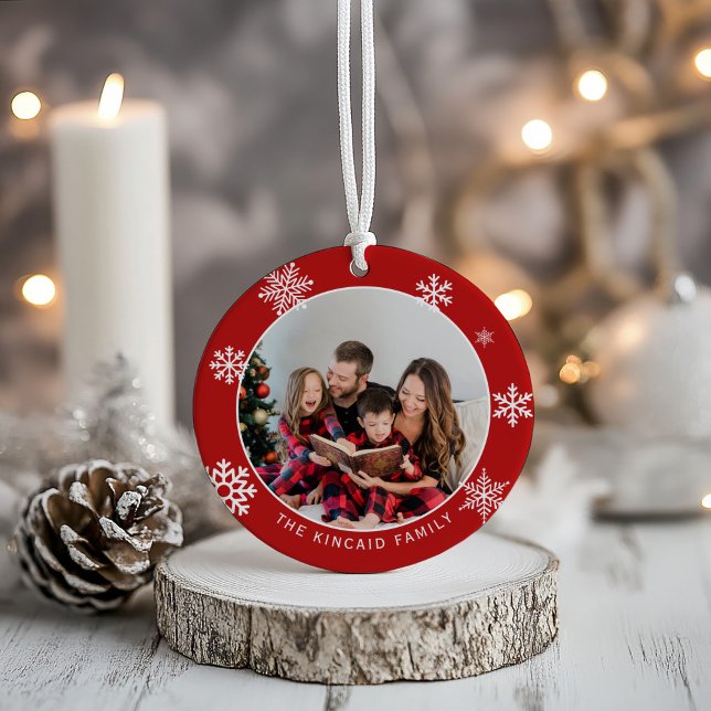 Ornamento De Cerâmica Classic Red Snowflake Family Photo Ornament (Criador carregado)