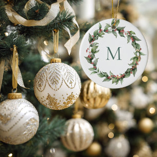 Ornamento De Cerâmica Coroa de Natal Monogramada com Frutas Vermelhas de
