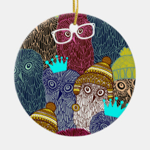 Ornamento De Cerâmica Coruja na coroa