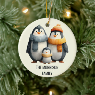 Ornamento De Cerâmica Cozy Winter Penguin Family