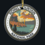 Ornamento De Cerâmica Crachá de Vintage no Parque Nacional da Montanha e<br><div class="desc">Design de arte vetorial do Parque Nacional de Montanha. O Parque abriga prados e florestas profundas de lobos-maços,  orquídeas e lírios,  de lagos e pântanos cantando com vida.</div>