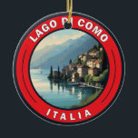 Ornamento De Cerâmica Crachá Lago de Como Itália<br><div class="desc">Design de arte vetorial do Lago Como. O lago Como,  no Norte da Lombardia,  na Itália,  é uma zona de alto escalão conhecida pela sua paisagem dramática,  colocada contra os pés dos Alpes.</div>