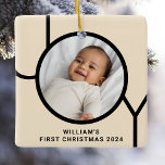 Ornamento De Cerâmica Creme Fotográfico de Natal do Bebê<br><div class="desc">O Primeiro Ornamento Fotográfico de Natal deste na moda Baby é decorado com a palavra JOY em uma tipografia negra moderna em um fundo creme. Facilmente personalizável com sua foto,  nome e ano. Faz um excelente de manutenção!</div>