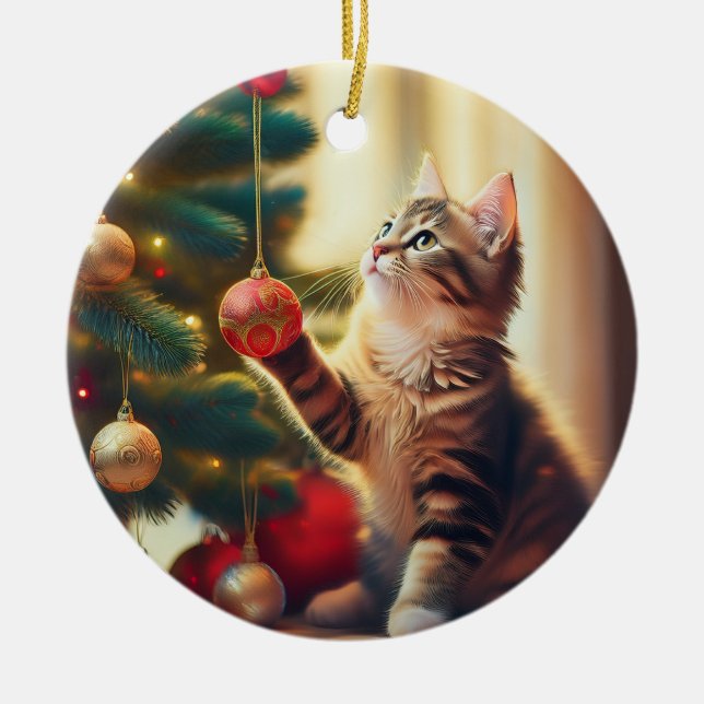Ornamento De Cerâmica Cute Little Kitten Playing With Christmas Bulb (Frente)