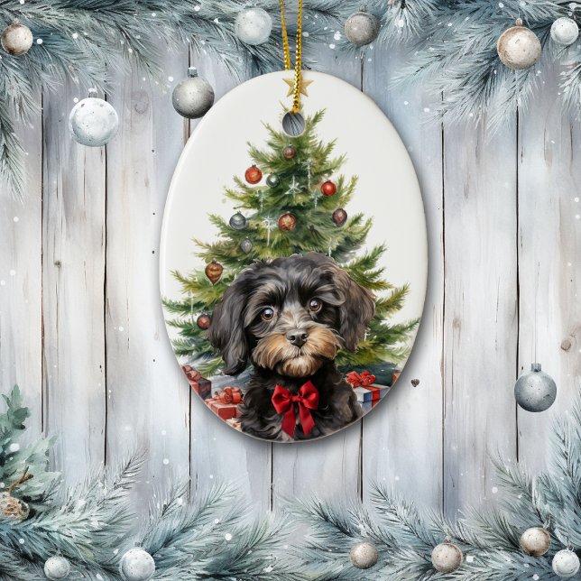 Ornamento De Cerâmica Cute Red Bow Black Tan Cavapoo Dog Christmas (Criador carregado)
