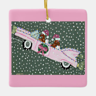Ornamento De Cerâmica Dachshunds no Natal em um conversível rosa