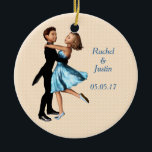 Ornamento De Cerâmica Dançarinos Elegantes: Vestido da Seda Azul (Person<br><div class="desc">Personalize o texto que é emparelhado com esta linda imagem de parceiro de dança para criar um adorável ornamento de manutenção para uma pessoa especial. Os casais encantadores do estilo "toon" estão elegantemente vestidos para uma dança de casamento, baile de formatura ou salão. A linda garota tem cabelos loiros e...</div>