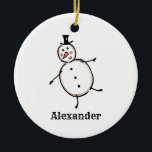 Ornamento De Cerâmica Decoração personalizada das árvores do boneco de n<br><div class="desc">Esta decoração personalizada de penduramento de cerâmica de Natal apresenta um bonitinho bonitinho bonitinho bonitinho de neve e tem sua própria mensagem personalizada nas costas.</div>