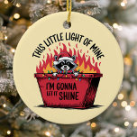 Ornamento De Cerâmica Deixe-O Brilhar O Fogo Do Lixo De Raios<br><div class="desc">Celebrar as férias com um toque de humor com este Enfeites de natal único, com um guaxinim malicioso sentado num incêndio festivo e a frase "Esta Pequena Luz da Minha, Vou Deixá-la Brilhar." Este ornamento é perfeito para adicionar diversão moderada ao seu decoro de feriado ou para oferecer a amigos...</div>