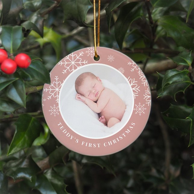 Ornamento De Cerâmica Delicate Snow | Baby's First Christmas Photo (Criador carregado)