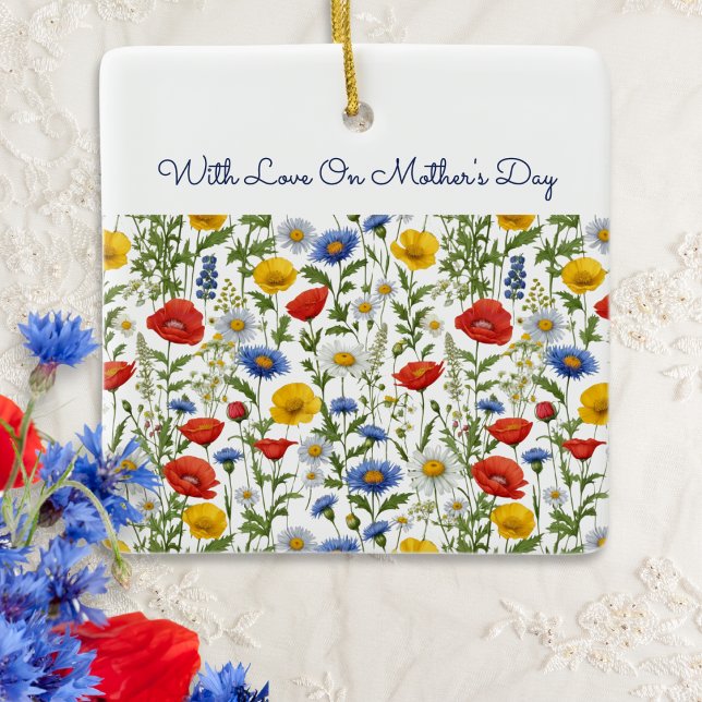 Ornamento De Cerâmica Dia de as mães de flores silvestres (A pretty ornament for Mother's Day with wildflowers pattern and custom text)