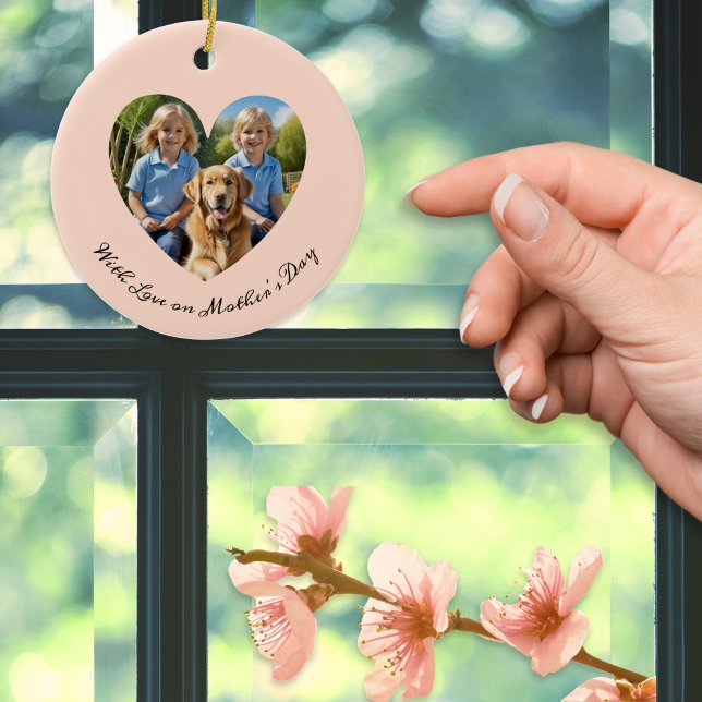 Ornamento De Cerâmica Dia de as mães Peach Heart Keepape (A pretty peach ornament for Mother's Day, to customize with a favorite photo and your own words)