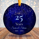 Ornamento De Cerâmica Dia de Natal, reluz azul de prata<br><div class="desc">Uma cinta legal azul-chic com cintilação de prata falso de Natal Aniversário cerâmico. Sparkly, na moda e belo e elegante presente barato para casais celebrando seu casamento. É uma elegante marca de aniversário de casamento que pode ser personalizada com sua informação especial de aniversário. Ps: não há brilho real ou...</div>