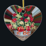 Ornamento De Cerâmica Dia de os namorados Art<br><div class="desc">Impressão de Arte dia de os namorados Apresentando o "Impressão de Arte Dia de os namorados", uma bela peça que captura a essência do amor e afeto, perfeita para celebrar o romance e a positividade. A inspiradora mensagem "Namorados do dia a dia que seja" faz dela um presente ou decoração...</div>