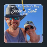 Ornamento De Cerâmica Dia de os namorados PERSONALIZADO Fotografias e No<br><div class="desc">Feliz dia de os namorados Ornament e Home Decor, adicione sua foto favorita de você e seu parceiro a este romântico Sotaque do Ornament/ Home DECOR. Você também pode adicionar um "Cartões de natal", seus nomes, datas, Este é um presente romântico único para o Dia de os namorados, Um aniversário,...</div>