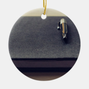 Ornamento De Cerâmica Diário temático, restos de uma caneta de fonte e