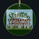 Ornamento De Cerâmica Diversão de Stratton Vermont Retro Montanhas Snowy<br><div class="desc">Stratton Vermont neo viagens vintage em diversão com estilo de desenho retro com montanhas com capas de neve,  florestas e árvores abaixo,  céus azuis e texto legal com script retro.</div>