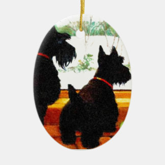 Ornamento De Cerâmica Dois cães do Scottie que esperam Papai Noel